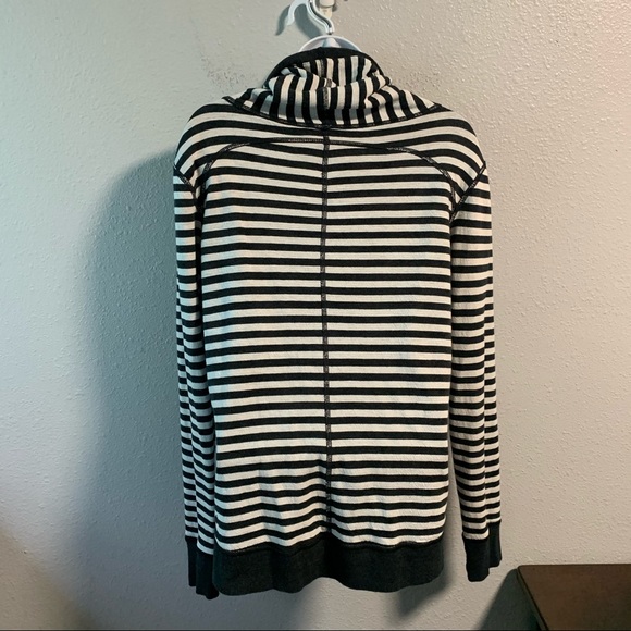 Reversible Lululemon Sweatshirt - Picture 9 of 10